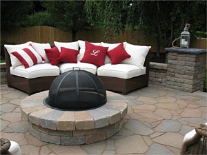 Outdoor fire pit